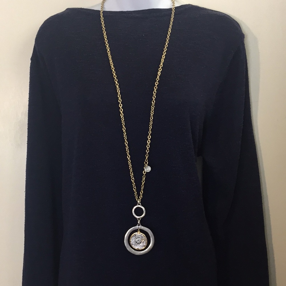 Chicos necklace gold tone chain w/pendant